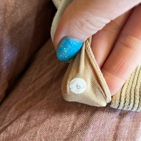 Lululemon Ujjayi Flower Tank Mesh Panel Back Pocket Racerback 6 - Picture 7 of 7